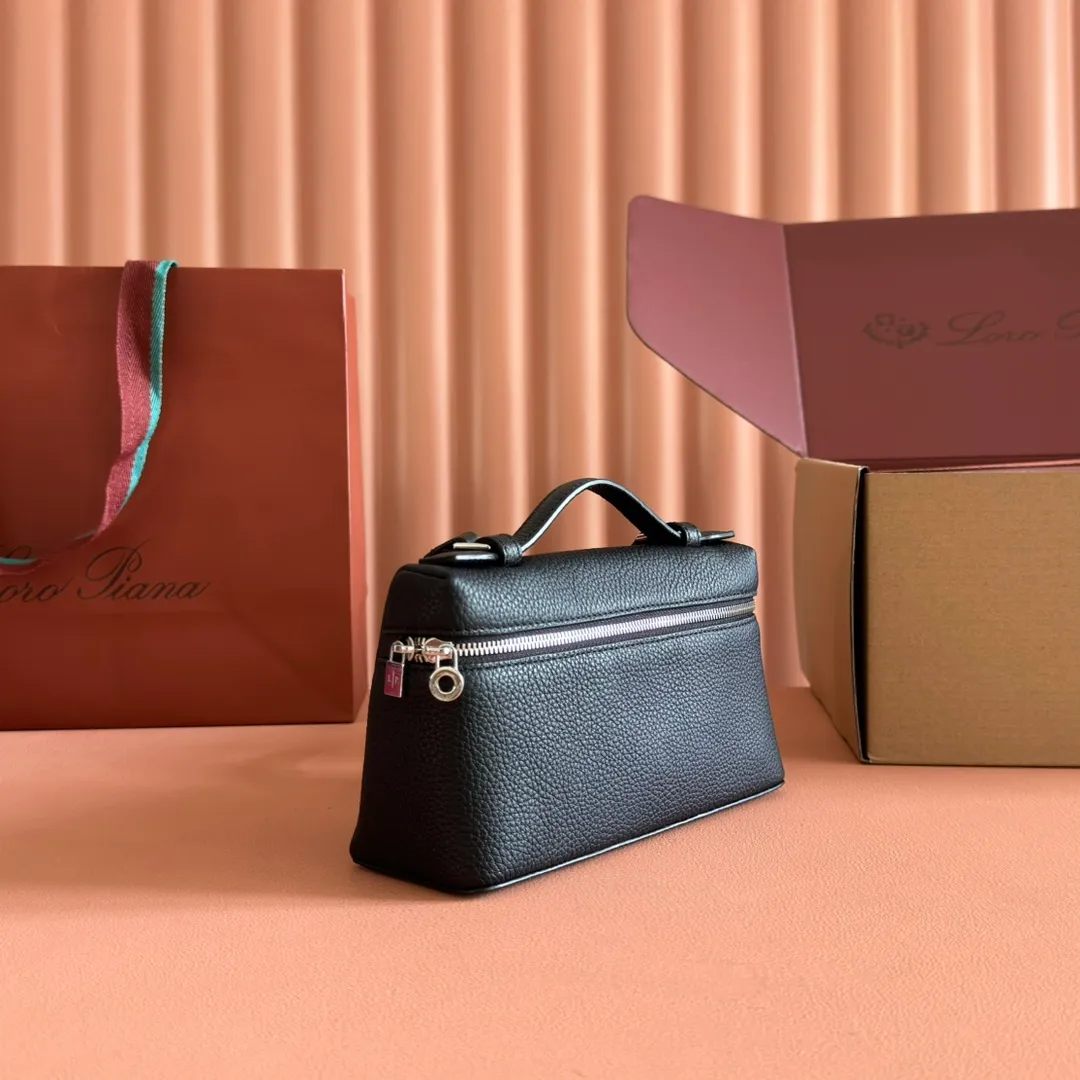 p1160💋💋💋【Original leather configuration counter complete set of packaging】 𝐋𝐨𝐫𝐨 𝐏𝐢𝐚𝐧@ Extra pocket L19 series handbag/crossbody bag, all steel, the most comfortable life is the undefined life, just like loro The material design of pian@ does not require complicated design styles. The simple and soft outline is elegant and durable, like an exquisite cosmetic case, which perfectly balances appearance and functionality. The leather is delicate and feels as soft as butter. The small bag has a large capacity. It is not only portable with a thin shoulder strap, but can also be worn cross-body. Sisters who have a special liking for minimalist style can buy it. It is simple and versatile. The simpler, the more different. Stars and Instagram celebrities are all planting it. There are two sizes of 19 cm and 27 cm. One is exquisite and casual, and the other is elegant and grand. Size: Small: length 19×width 7×height 12cm (